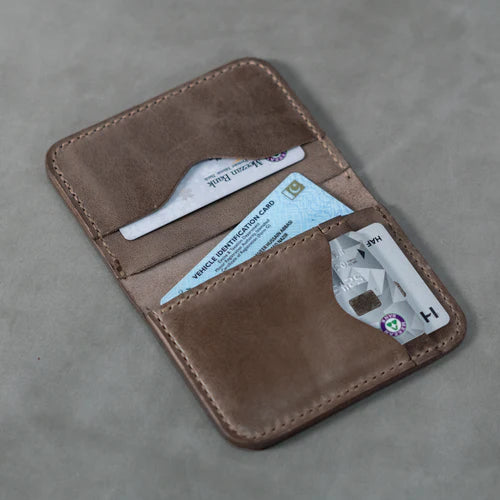No.70 Bifold Card Wallet ( light brown color)
